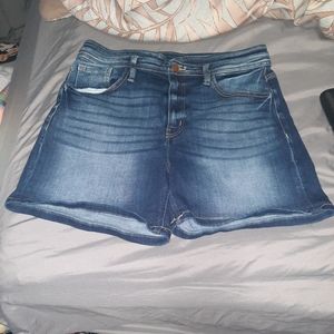 Kancan Kurvey High rise jean shorts in size 30